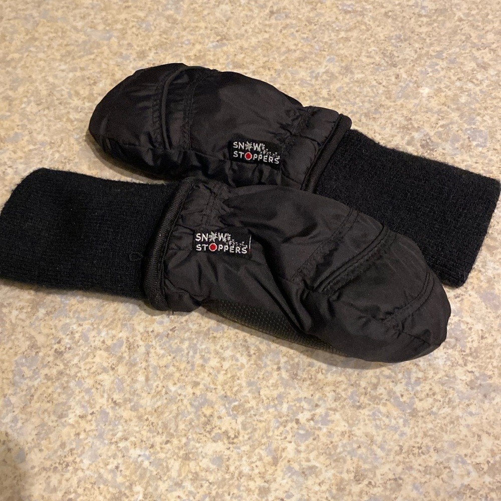 Toddler thermal mittens.